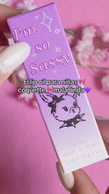 โหลดและเล่นวิดีโอในเครื่องมือดูของแกลเลอรี “I’m so sassy” lip oil
