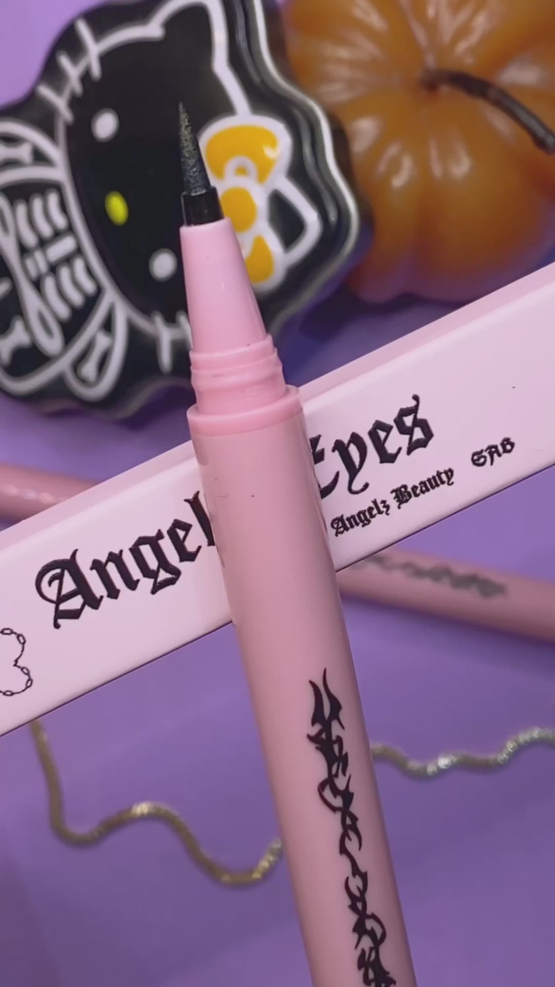 “Angelic Eyes” adhesive eyeliner