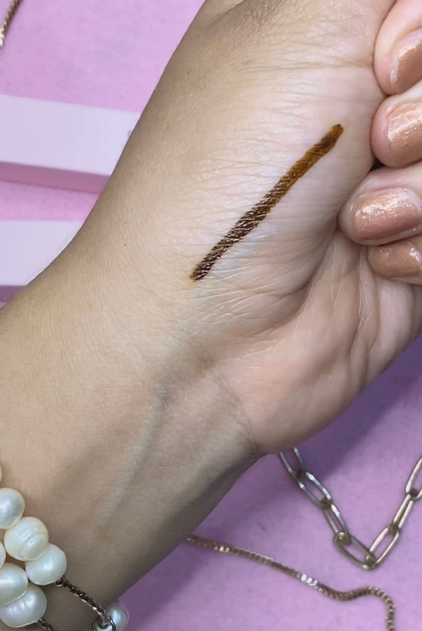“Angelic Eyes” adhesive eyeliner
