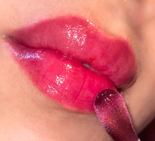 โหลดรูปภาพลงในเครื่องมือใช้ดูของ Gallery “Famous Babe” Lip oil
