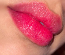 Load image into Gallery viewer, “Famous Babe” Lip oil
